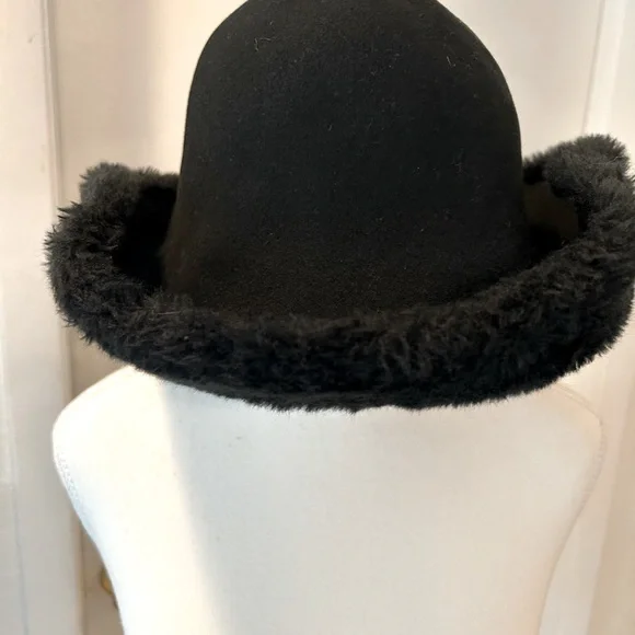 “Fur” Felt winter hat - Picture 1 of 7